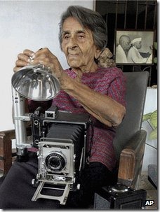 First Indian Woman Photo-Journalist Homai Vyarawalla Dies