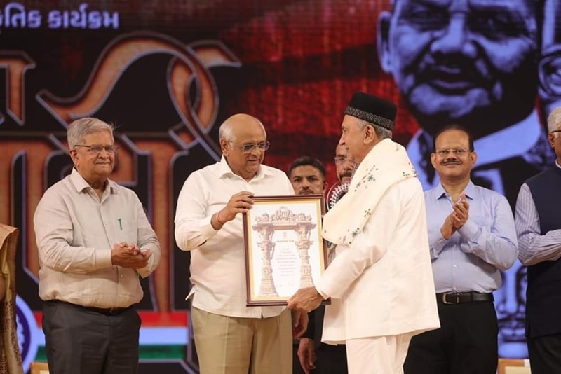 Dr. Yazdi Italia Conferred Award by Gujarat Government for his work in Prevention and Control of Sickle Cell Anemia