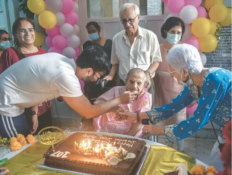Dina Homi Sethna: Oldest member of Karachi Parsi community celebrates her 107th birthday