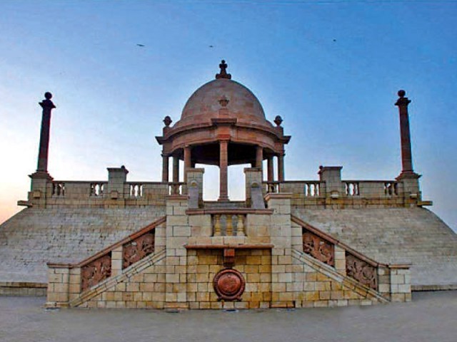 Pakistani Zoroastrians Must Keep The Fire Ablaze