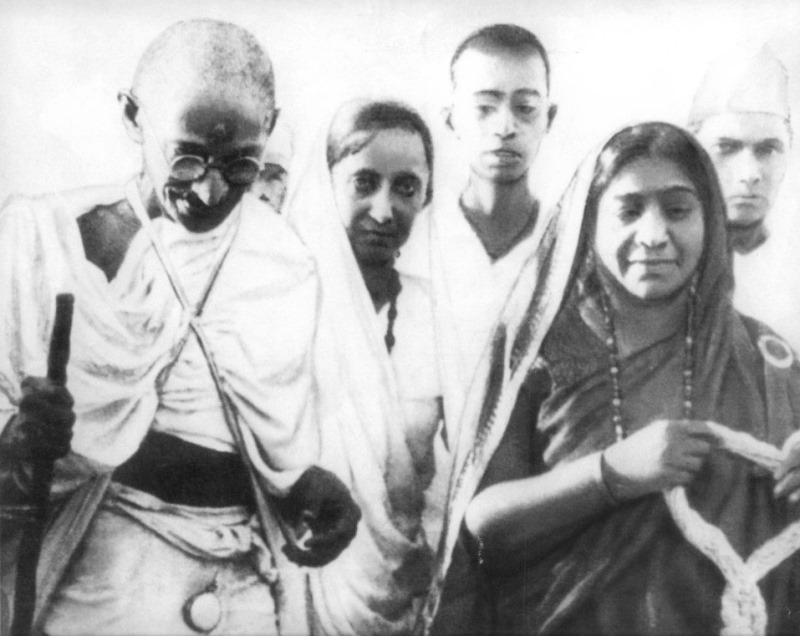 Mahatma_&_Sarojini_Naidu_1930