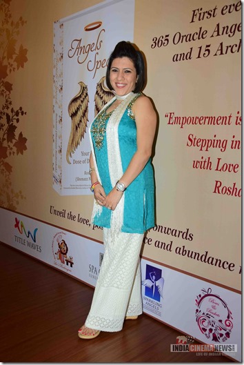 Roshani-Shenazz-book-The-Divine-Love-launch-Photos-2